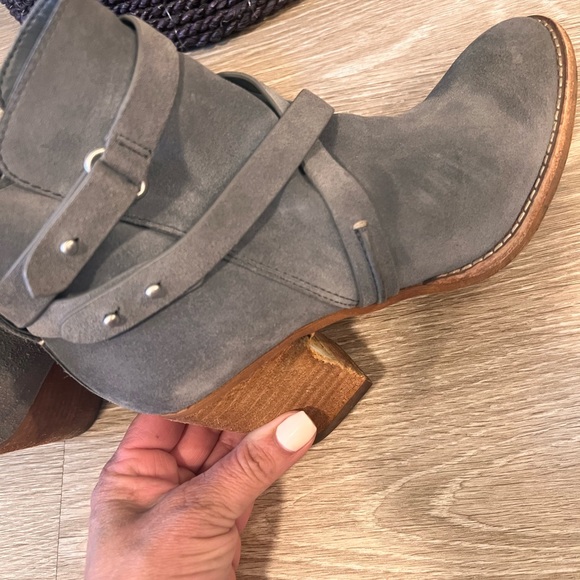 Grey boots with zipper - Picture 3 of 8